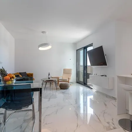 Lavender Tree - Luxury טרוגיר