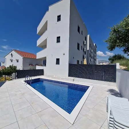 Lavender Tree - Luxury